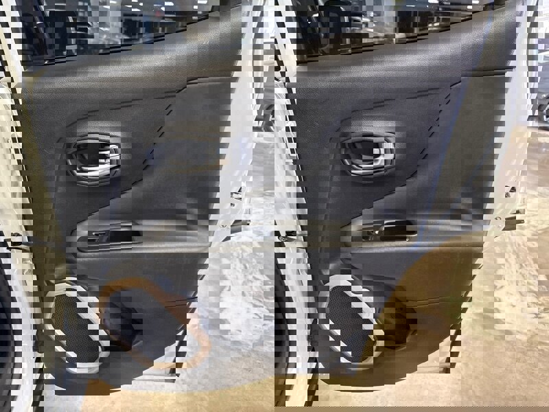 Used 2016 Jeep Renegade Limited image 26