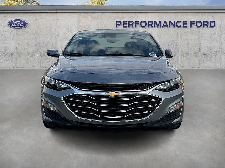 Used 2024 Chevrolet Malibu LT image 2