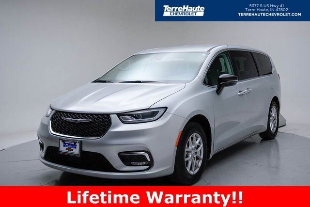 Used 2024 Chrysler Pacifica Touring-L