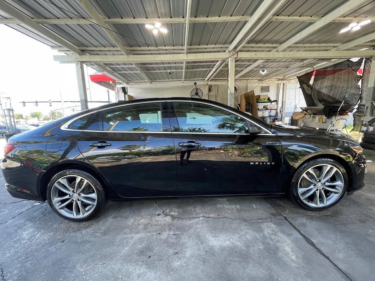 Used 2021 Chevrolet Malibu LT FWD image 4