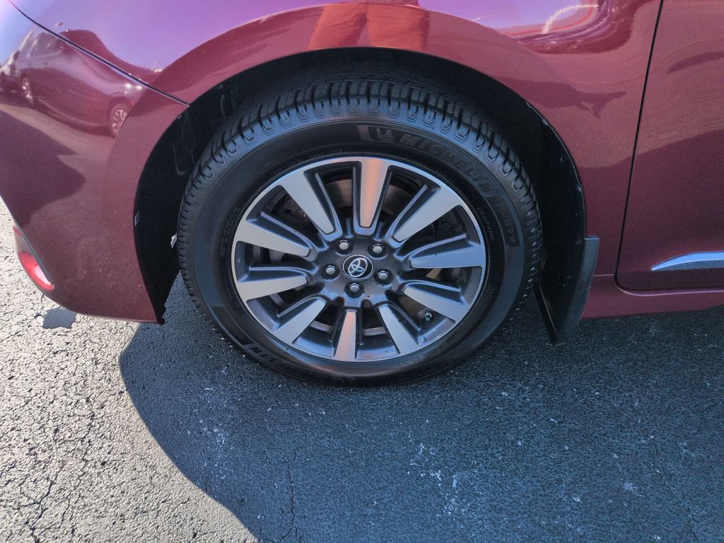 Used 2018 Toyota Sienna XLE w/ XLE Navigation Package AWD/4WD image 27