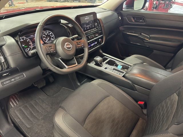 Used 2024 Nissan Pathfinder SV FWD image 15