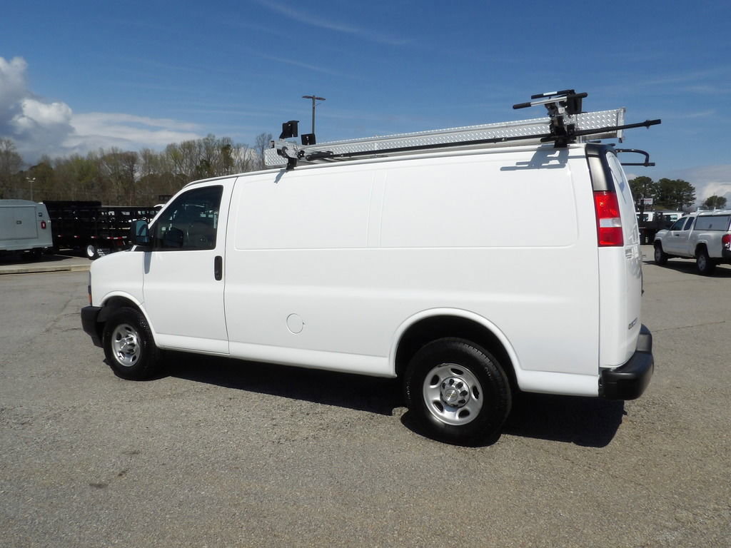 Used 2021 Chevrolet Express 3500 w/ Driver Convenience Package image 4