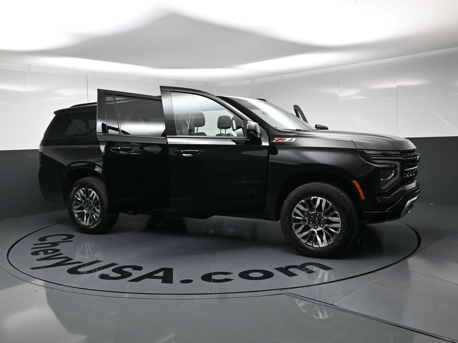 Used 2025 Chevrolet Suburban Z71 AWD/4WD image 24