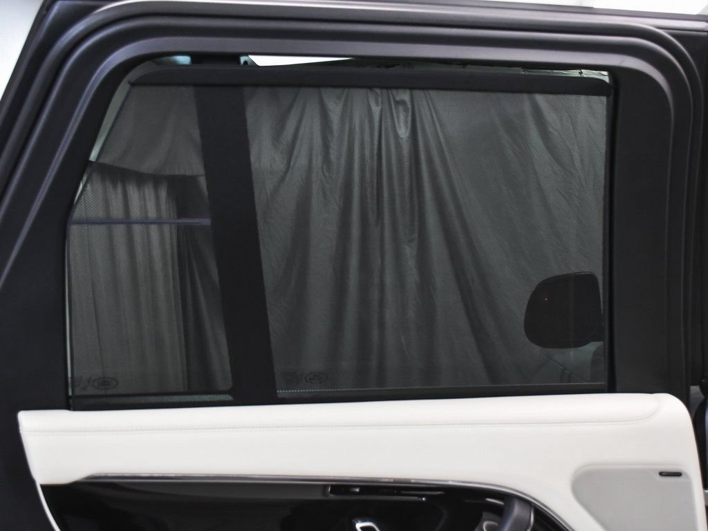 Used 2025 Land Rover Range Rover SE AWD/4WD image 15