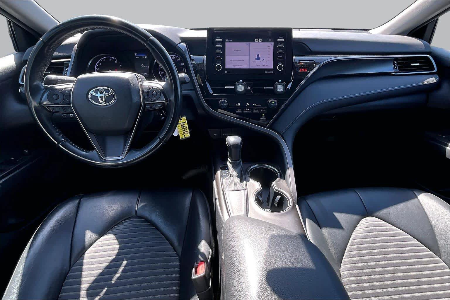 Used 2021 Toyota Camry SE FWD image 15