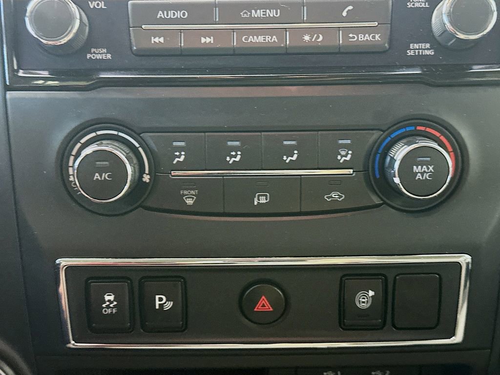 Used 2024 Nissan Titan SV AWD/4WD image 18