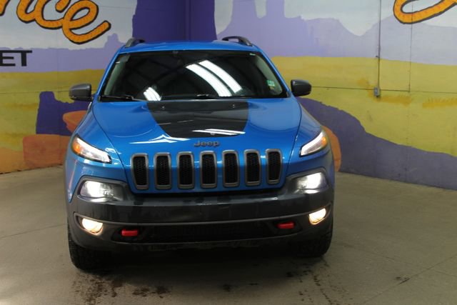 Used 2017 Jeep Cherokee Trailhawk AWD/4WD image 3