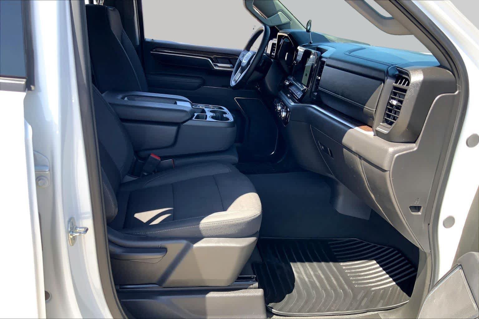 Used 2025 GMC Sierra 1500 Elevation RWD image 9