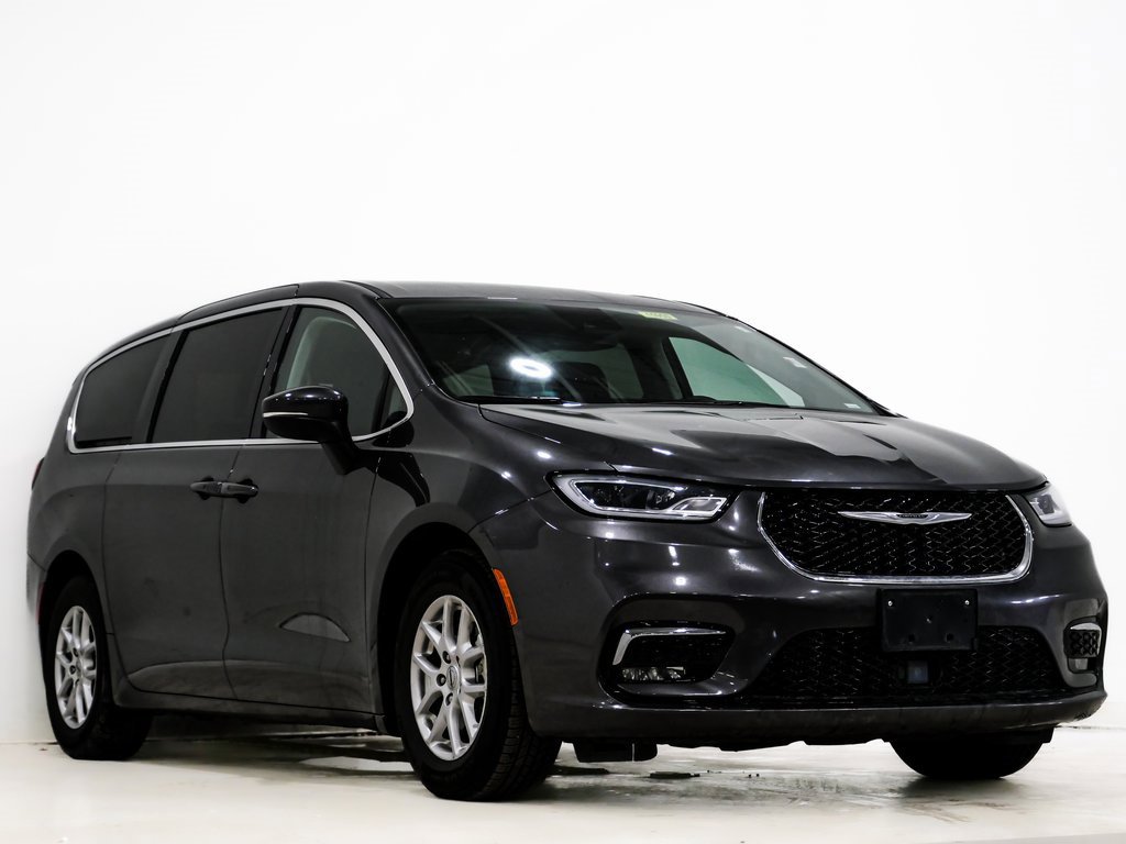 Used 2023 Chrysler Pacifica Touring-L