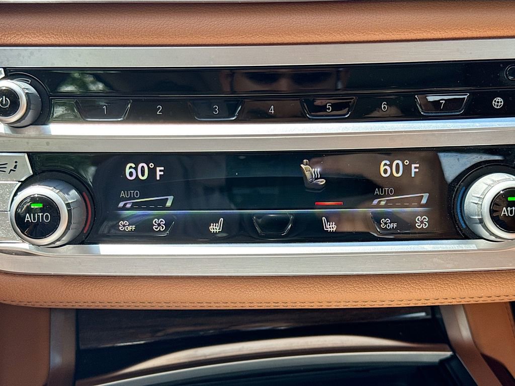 Used 2022 BMW 740i xDrive w/ Premium Package image 17