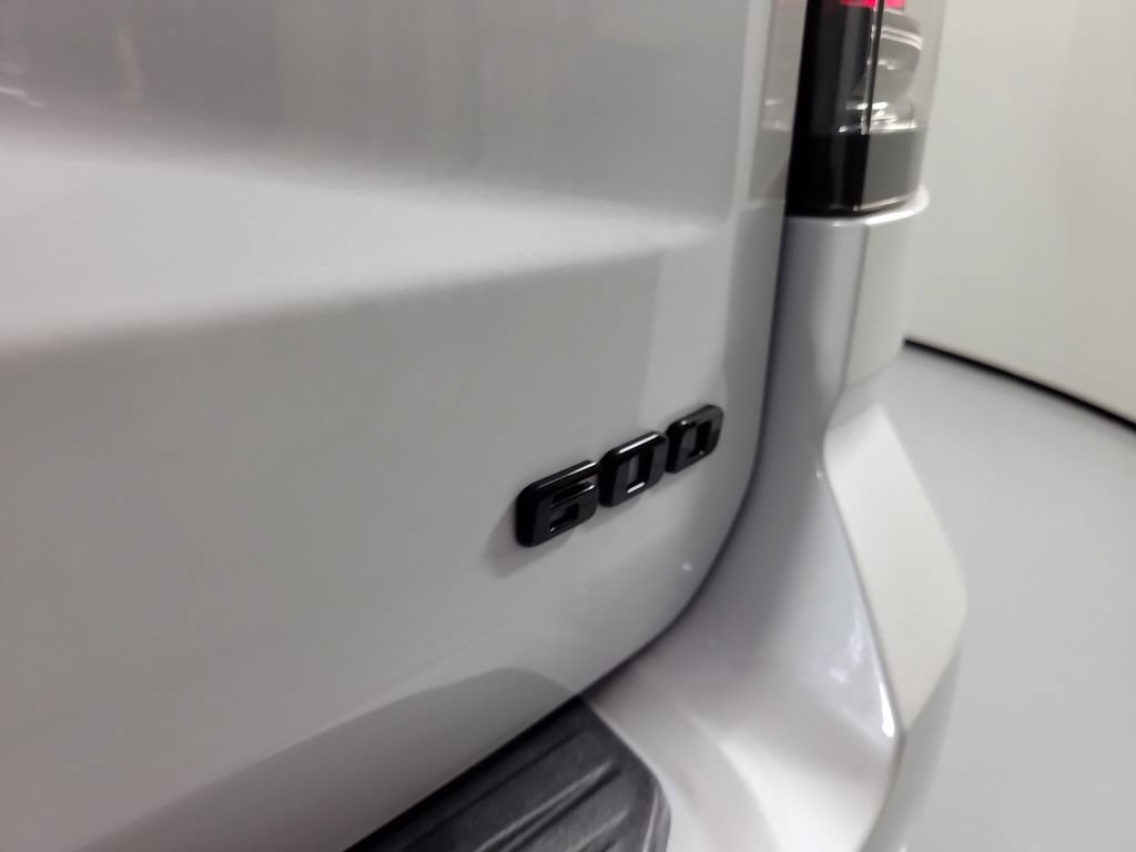 Certified 2025 Cadillac Escalade ESV Sport Platinum w/ LPO, Floor Liner Package AWD/4WD image 6