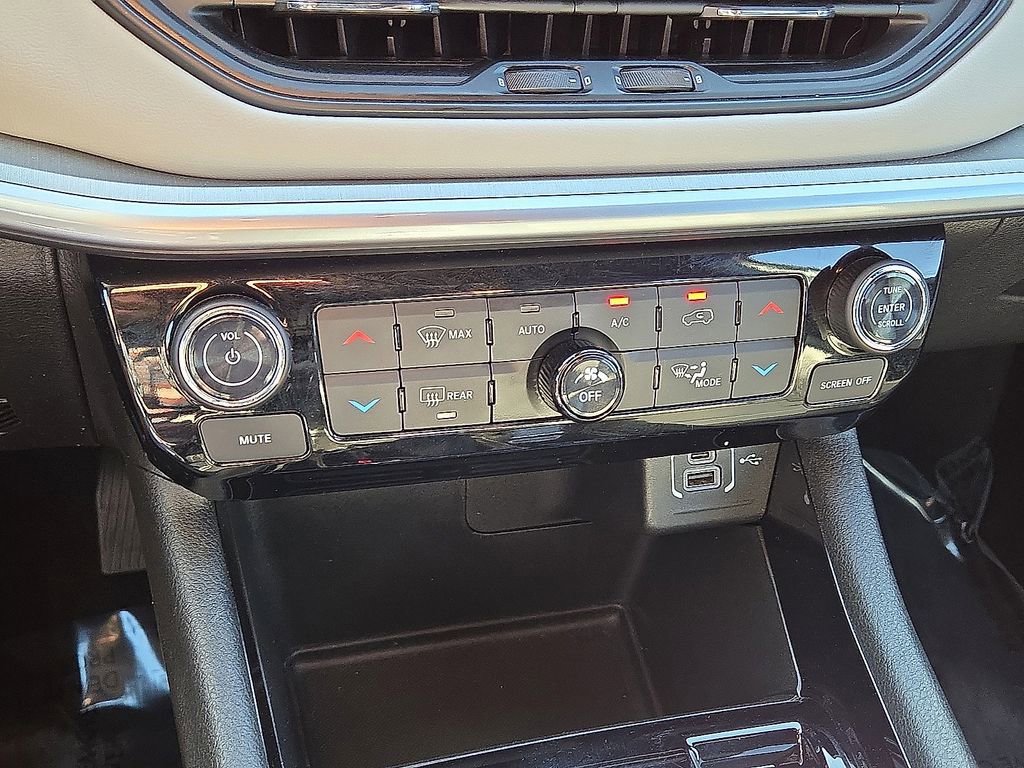 Used 2025 Jeep Compass Limited image 29