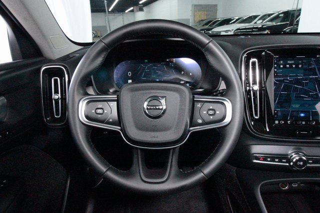 Certified 2025 Volvo XC40 B5 Core image 8