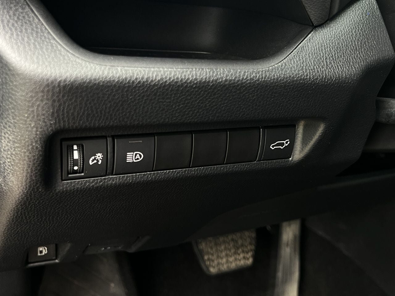 Used 2022 Toyota RAV4 XSE AWD/4WD image 15