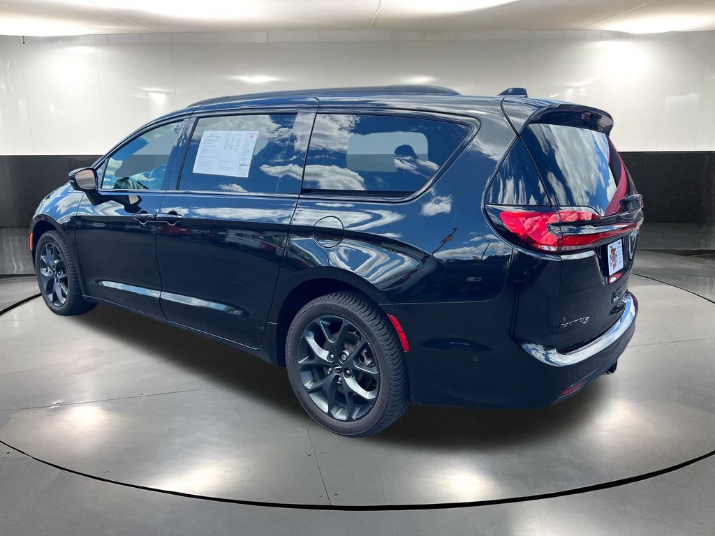 Used 2021 Chrysler Pacifica Touring-L w/ Premium & Safety Sphere Group AWD/4WD image 9