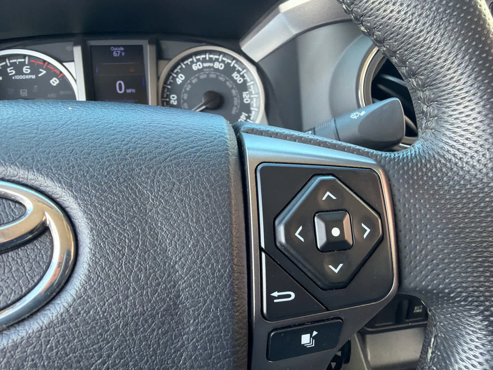 Used 2020 Toyota Tacoma SR5 RWD image 21
