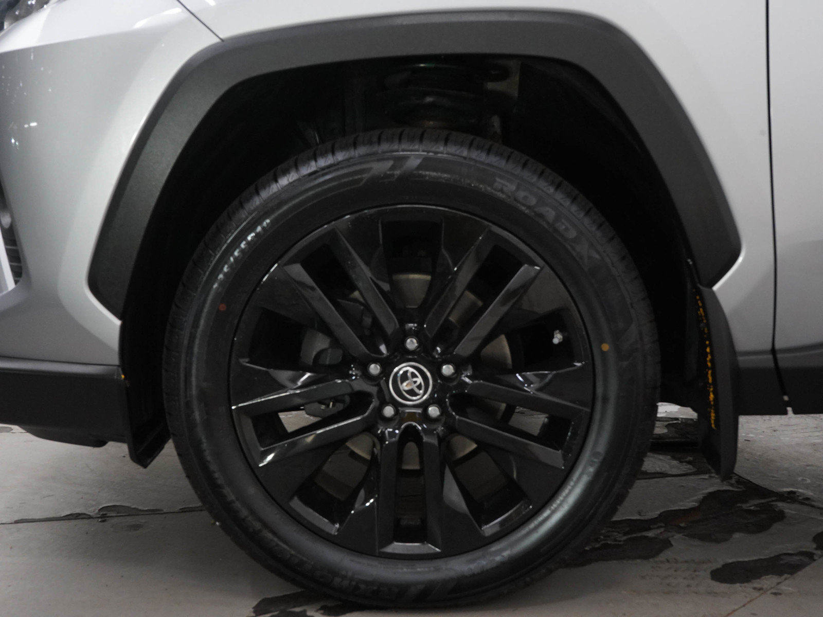 Used 2019 Toyota RAV4 Limited w/ Cold Weather Package AWD/4WD image 28