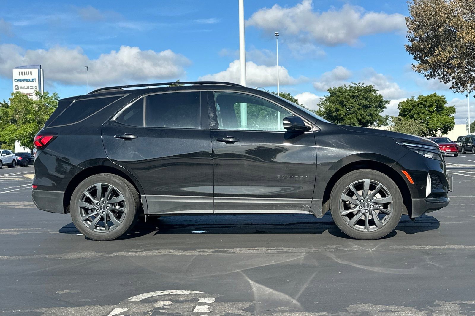 Used 2023 Chevrolet Equinox RS FWD image 3