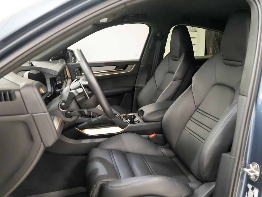 Certified 2026 Porsche Cayenne Turbo GT AWD/4WD image 5