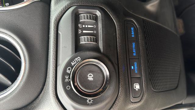 Used 2022 Jeep Wrangler Unlimited Sahara image 13