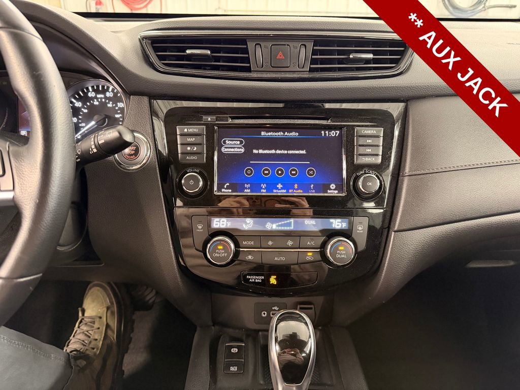 Used 2020 Nissan Rogue SV w/ Premium Package image 22