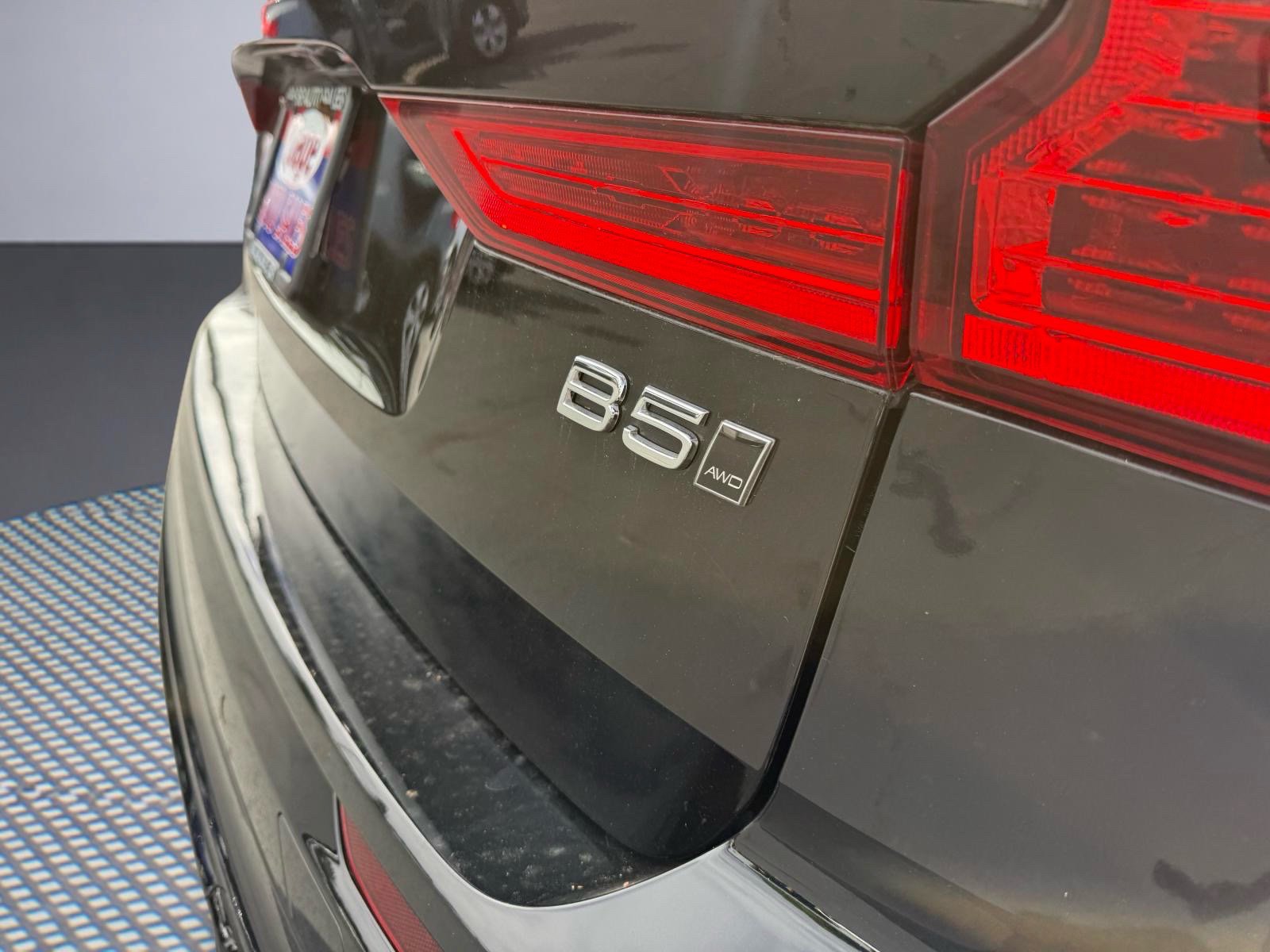 Used 2024 Volvo XC60 B5 Plus AWD/4WD image 7