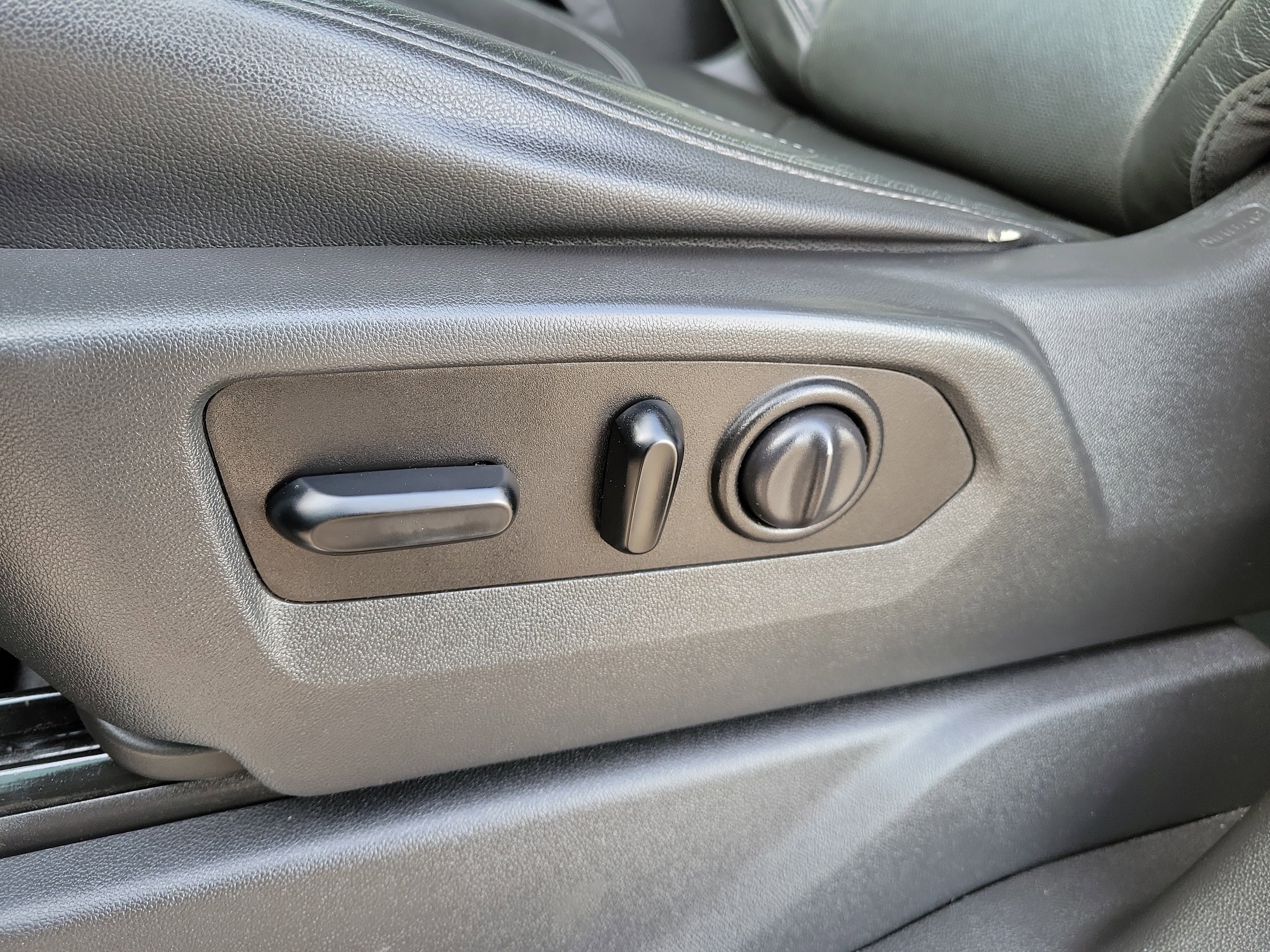 Used 2020 GMC Sierra 1500 SLT w/ SLT Premium Plus Package image 16