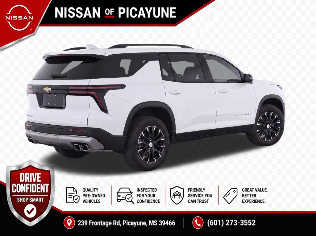 Used 2024 Chevrolet Traverse LT w/ Trailering Package FWD image 4