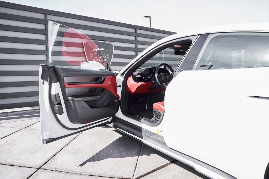 Used 2020 Porsche Taycan Turbo AWD/4WD image 30