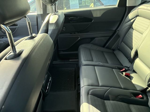 Used 2026 Lincoln Nautilus Reserve w/ Jet Appearance Package image 11