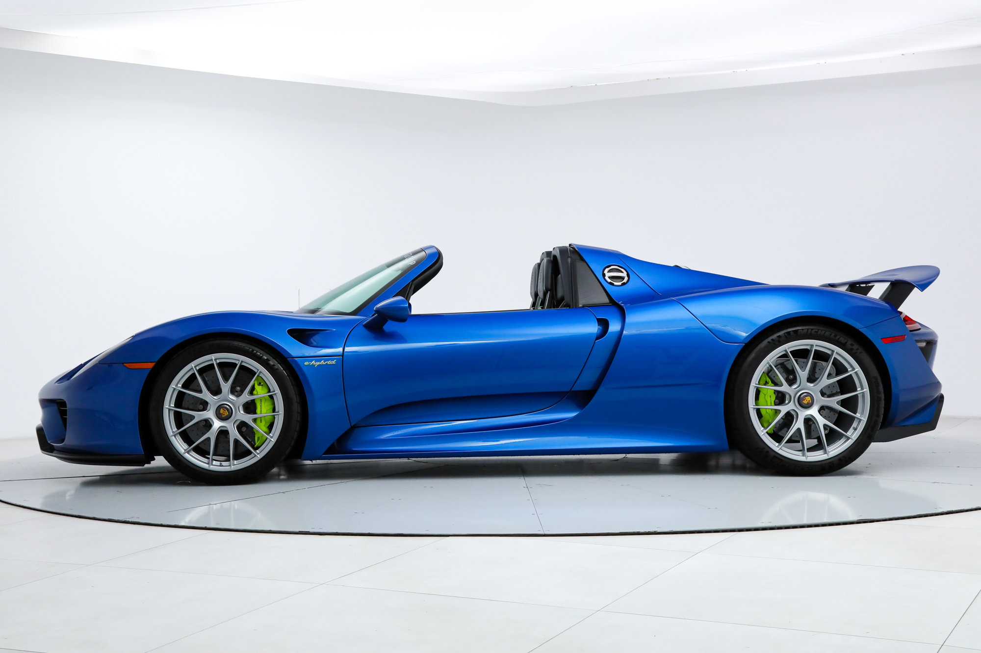 Used 2015 Porsche 918 Spyder AWD/4WD image 2