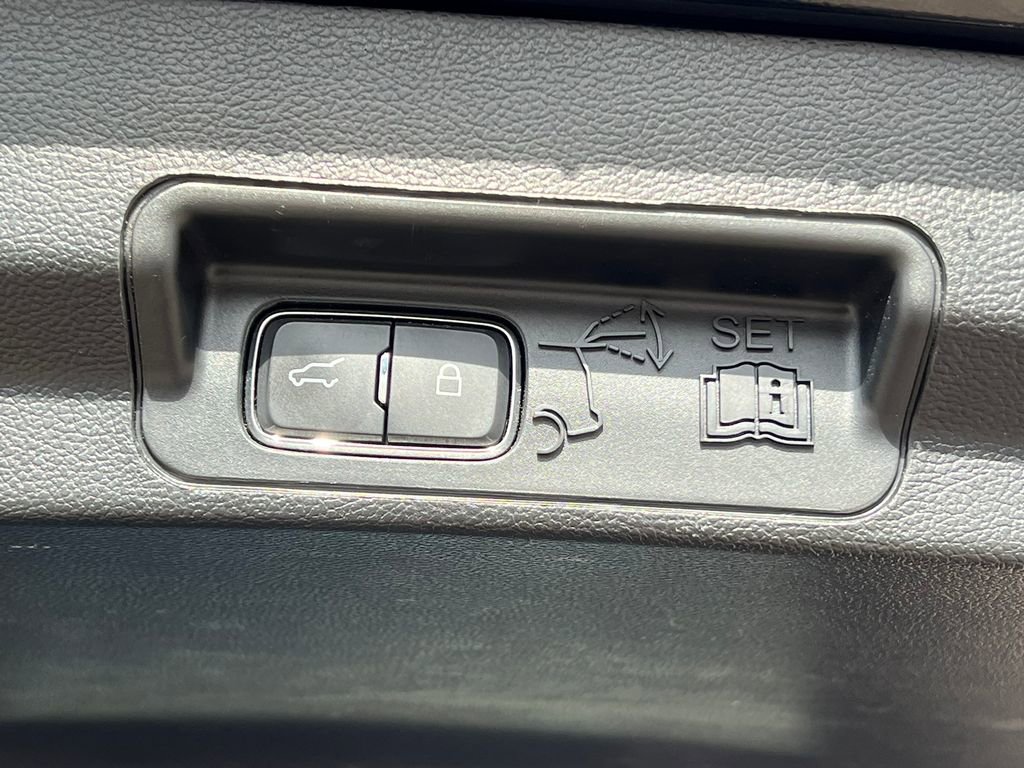 Used 2020 Ford Explorer XLT w/ Equipment Group 202A image 39