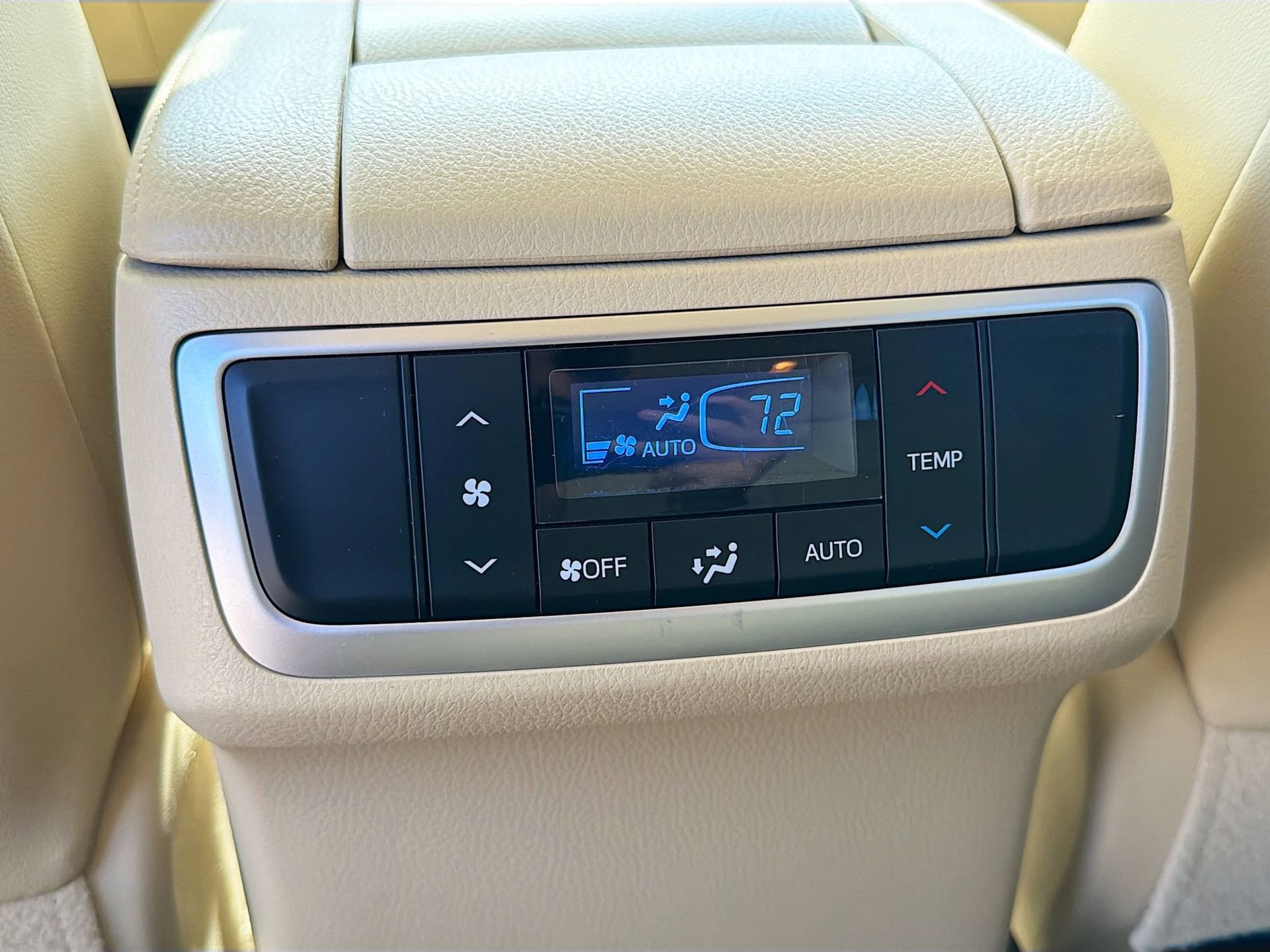Used 2019 Toyota Highlander XLE image 21