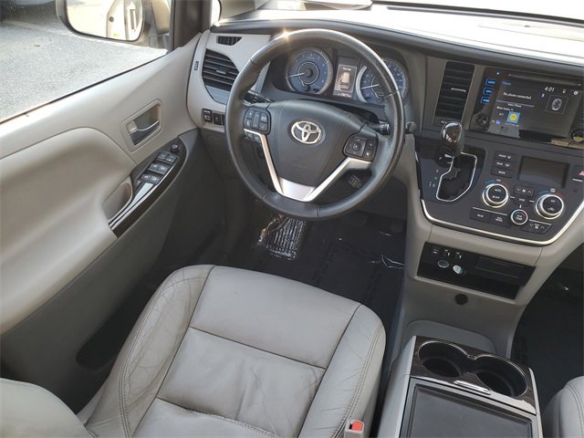 Used 2016 Toyota Sienna XLE Premium image 14