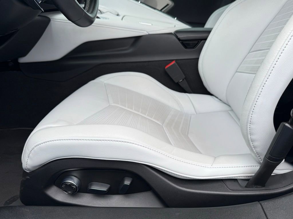 Used 2021 Chevrolet Corvette Stingray Preferred Cpe w/ Battery Protection Package RWD image 10