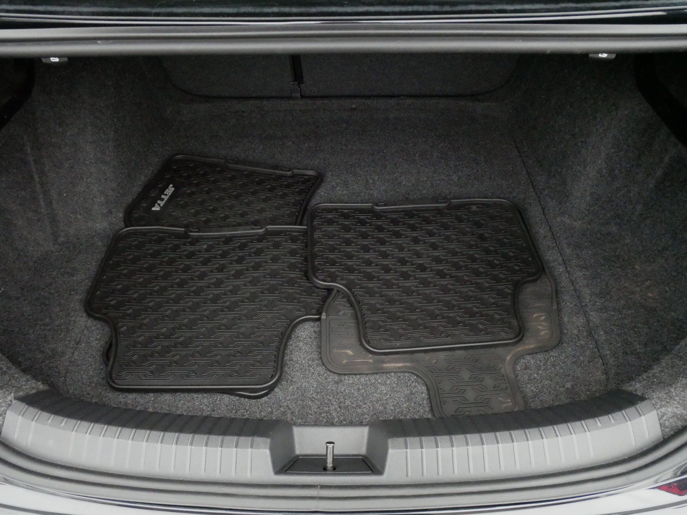 Certified 2022 Volkswagen Jetta SE w/ Panoramic Sunroof Package image 18