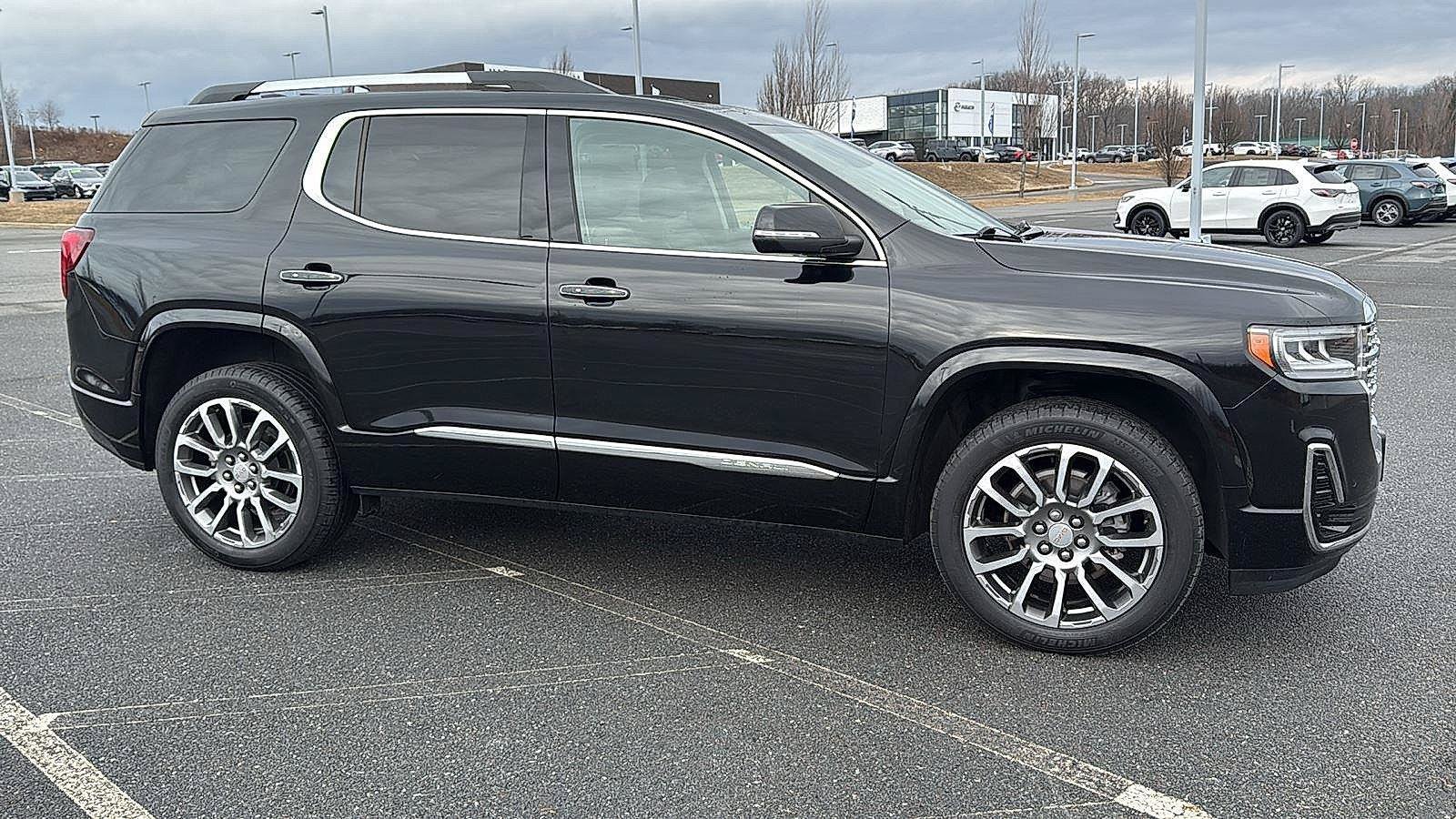 Used 2022 GMC Acadia Denali AWD/4WD image 3
