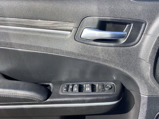 Used 2022 Chrysler 300 Touring image 18