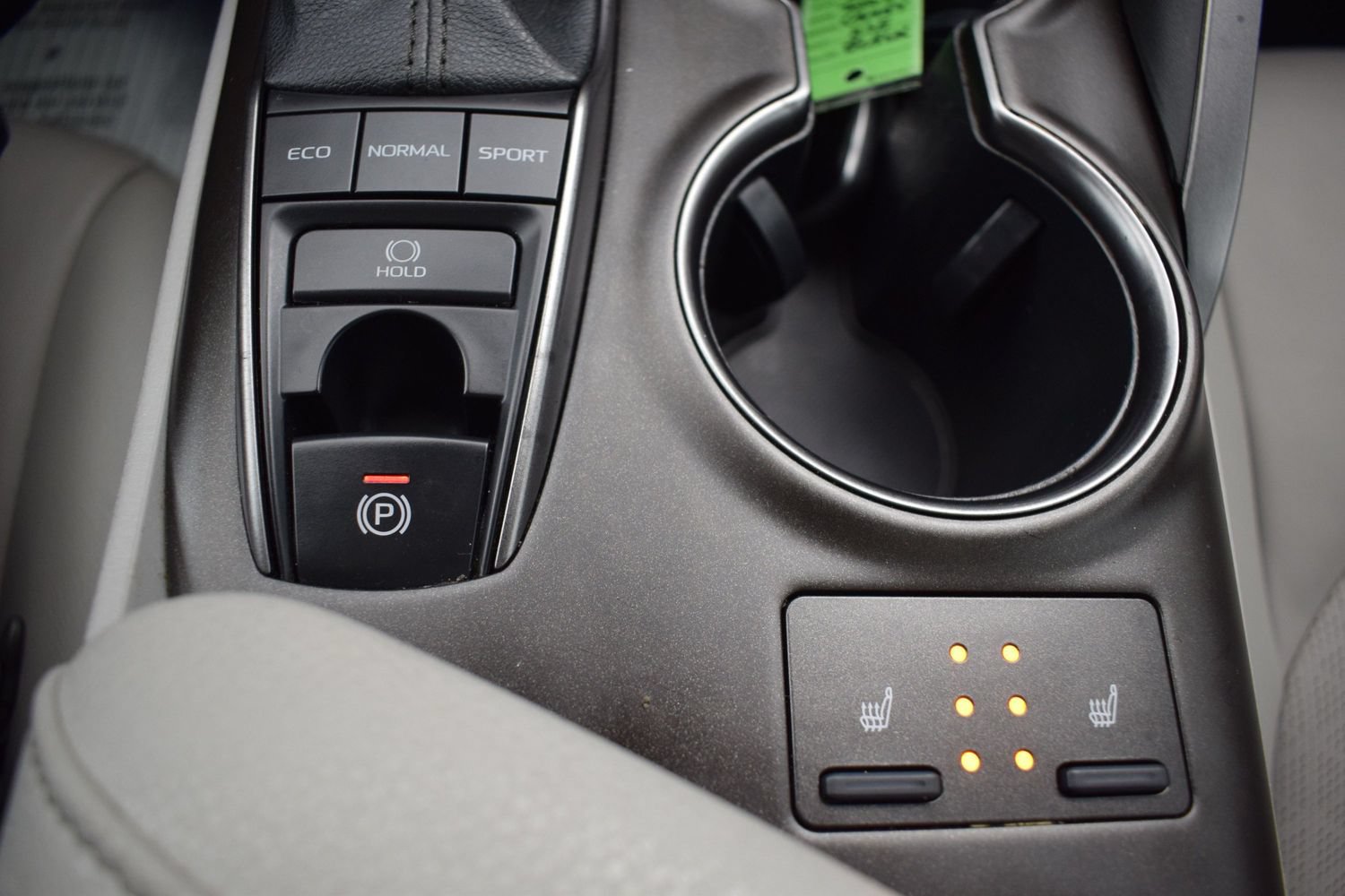 Used 2022 Toyota Camry XSE FWD image 15
