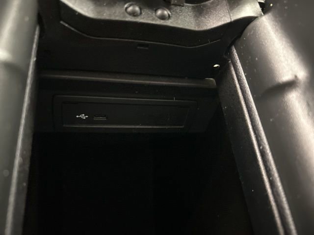 Used 2022 Mercedes-Benz GLB 250 4MATIC image 23