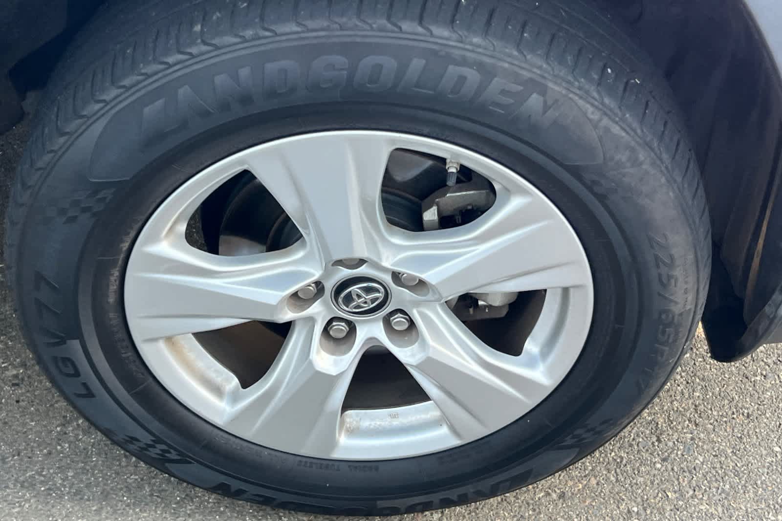 Used 2019 Toyota RAV4 XLE w/ Carpet Mat Package FWD image 15