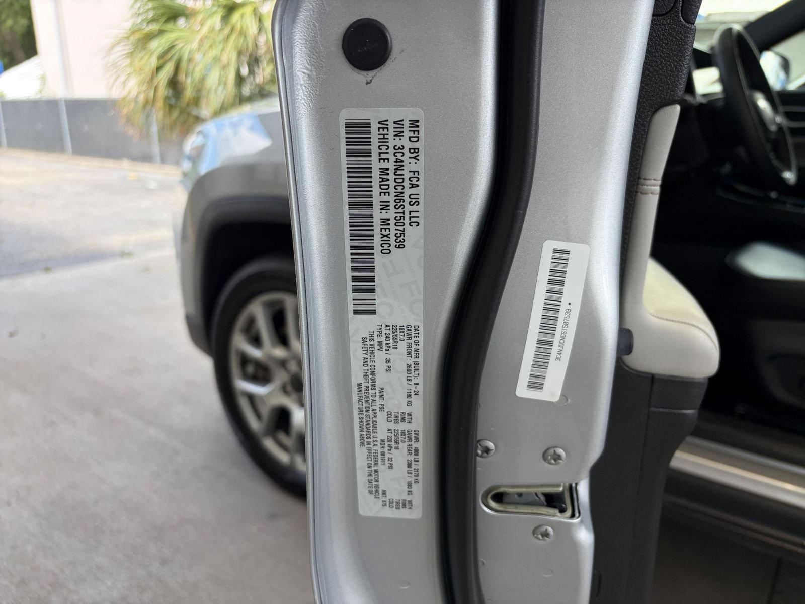 Used 2025 Jeep Compass Limited AWD/4WD image 28