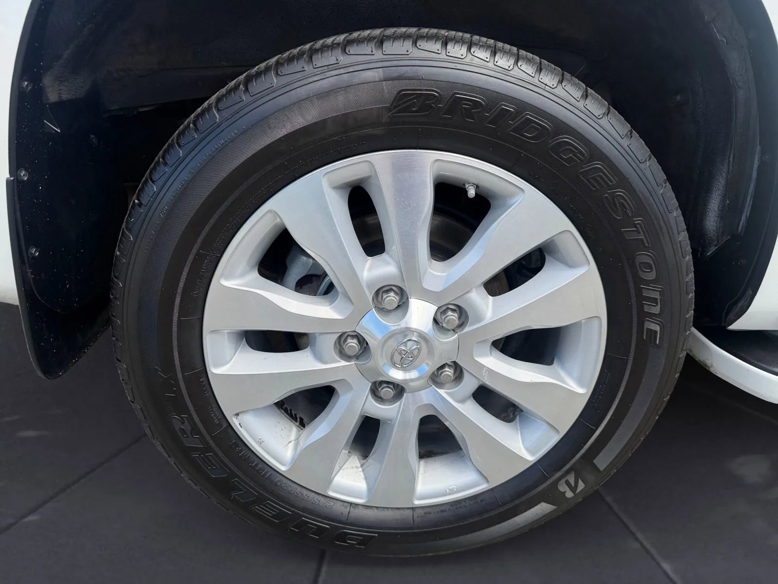 Used 2020 Toyota Sequoia Platinum AWD/4WD image 36