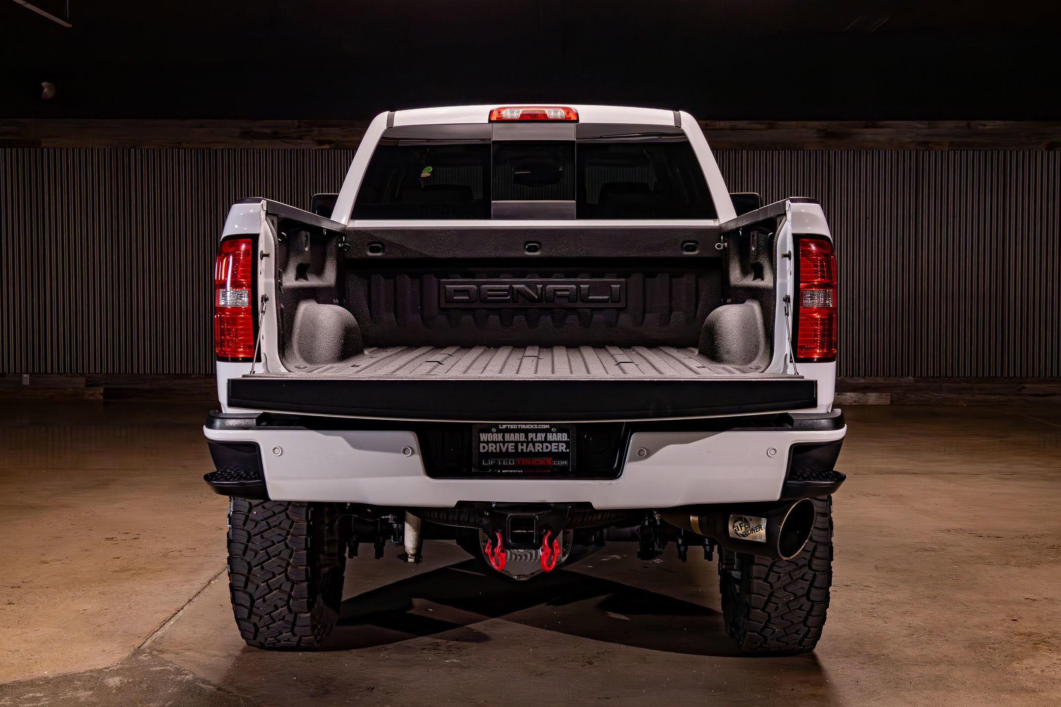 Used 2017 GMC Sierra 2500 Denali w/ Duramax Plus Package AWD/4WD image 8