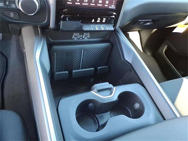 New 2026 RAM 1500 4x4 Crew Cab image 17