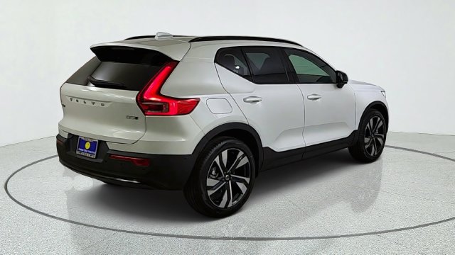 New 2026 Volvo XC40 B5 Plus w/ Climate Package AWD/4WD image 7