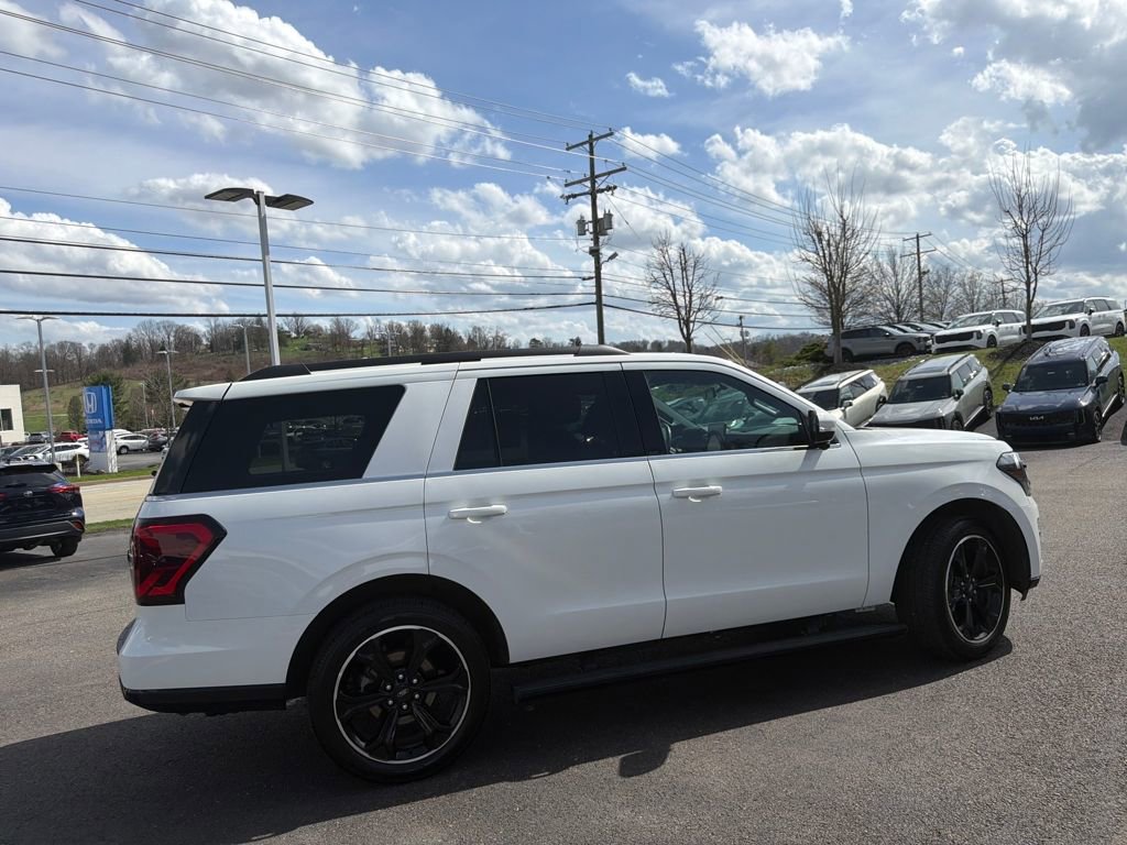 Used 2024 Ford Expedition Limited image 6