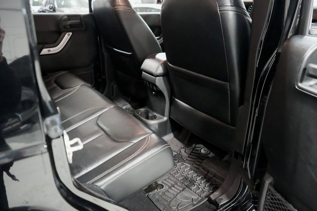 Used 2017 Jeep Wrangler Unlimited Rubicon image 28