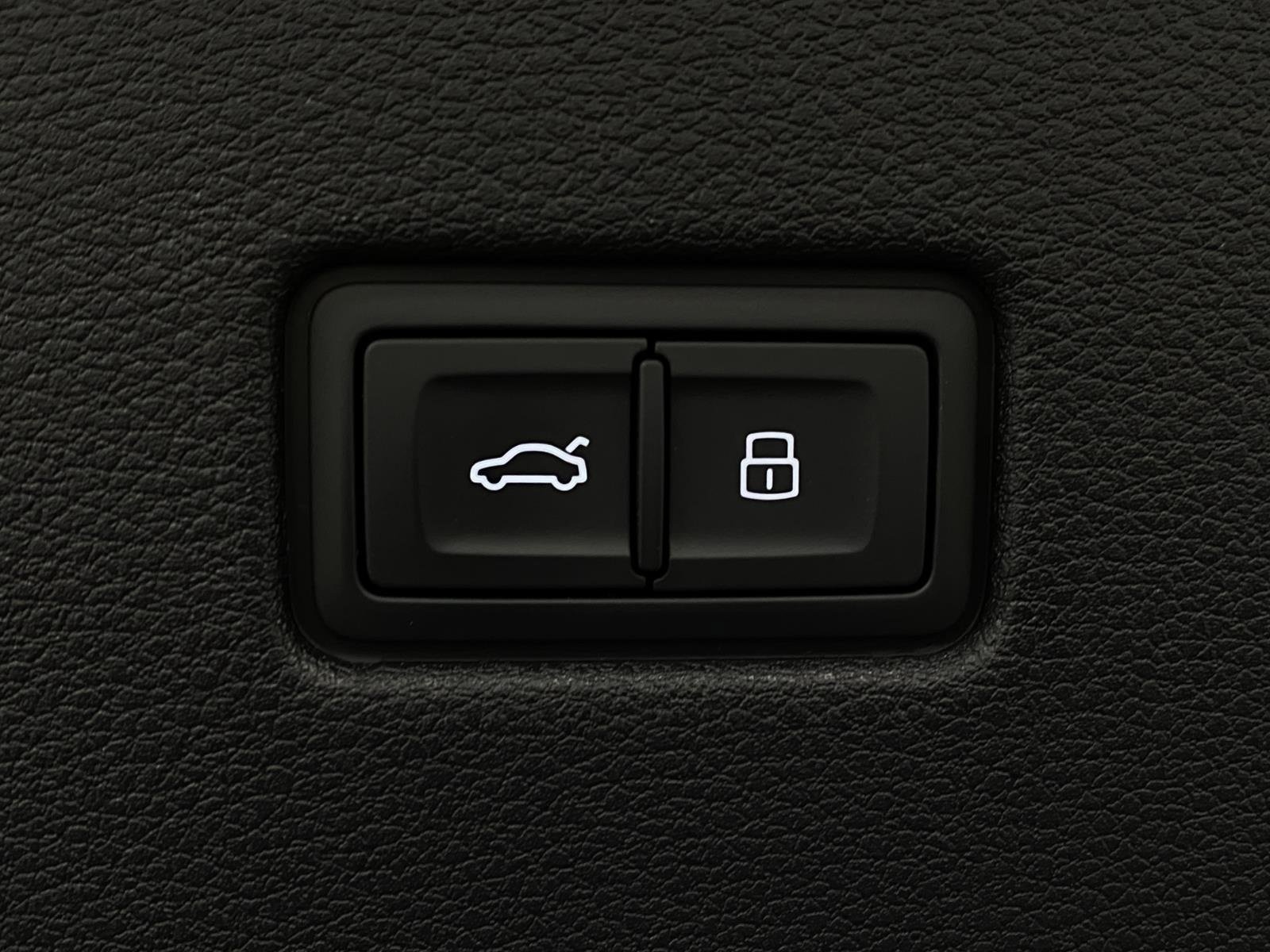 Used 2024 Audi SQ8 Prestige AWD/4WD image 7